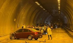 Tünel girişinde iki otomobil çarpıştı: 7 yaralı