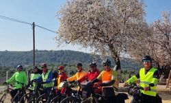 Mersinli pedallar baharı çiçeklerle karşıladı