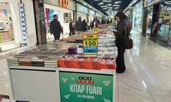 Sayapark AVM’de mini kitap fuarı: Koridorlar kitaplarla şenlendi
