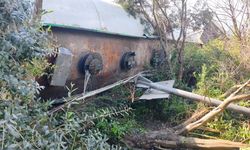 Yakıt yüklü tanker portakal bahçesine uçtu