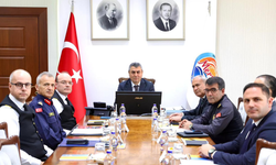 Mersin’de Güvenlik Toplantısı: Bir haftada 870 aranan şahıs yakalandı