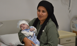 İç organları göğüs kafesinde doğan Reyyan bebek, ameliyatla sağlığına kavuştu