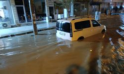 Mardin'de sağanak; ev ve işyerlerini su bastı