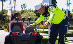 Mersin’de miniklere uygulamalı trafik eğitimi ve pizza atölyesi