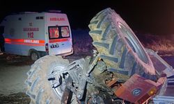 Ambulans traktöre arkadan çarptı: 4 yaralı