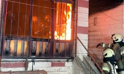Avcılar'da 4 katlı binada yangın; mahsur kalan 20 kişi kurtarıldı