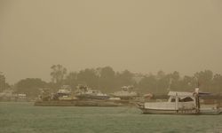 Mersin’de çamur şeklinde yağış