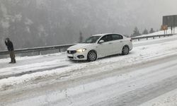 Antalya'da kar yağışı etkili oldu, sürücüler zor anlar yaşadı