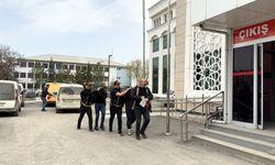 Polis gibi davranıp tuzak kurdular: 2,1 milyon TL’lik vurgun yaptılar