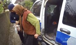 Yağışta zor duruma düşen engelli zabıta şefkatiyle kurtarıldı