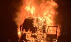 Tarsus'ta seyir halindeki tır yandı