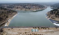 Yaz gelmeden endişe başladı: Mersin’deki gölette dikkat çeken sızıntı