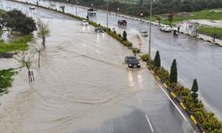 Kuvvetli yağışın etkili olduğu Antakya'da eğitime 1 gün ara verildi
