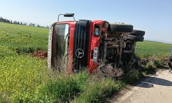 Hatay Kumlu’da tır devrildi: Sürücü hafif yaralandı
