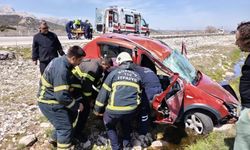 Kontrolden çıkan otomobil şarampole savruldu: 2 yaralı