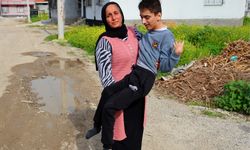 Belediye yolu yapmadı, engelli evladıyla perişan oldu