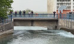 Sulama kanalına giren çocuk kayboldu, yakınları gözyaşı döktü