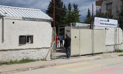 Okul içerisinden gelen silah sesleri paniğe neden oldu