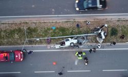 Mersin'de feci kaza: Otomobil ikiye bölündü, 4 kişi yaralandı