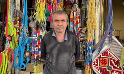 Yarım asırlık usta mesleğini köpek tasmalarıyla yaşatıyor