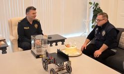 Down sendromlu Uğur'a polis yeleği giydirilip pastalı doğum günü sürprizi yapıldı