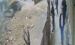 6 yaşındaki çocuğun üstüne beton parçası düştü