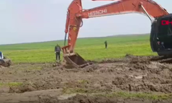 Çamura saplanan traktörler günler sonra kurtarıldı