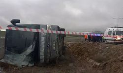 Tur otobüsü şarampole devrildi