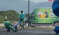 Temizlik görevlilerinin molada 'tahterevalli' eğlencesi