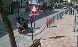 Yaya yolundan geçen anne ile bebeğe motosiklet çarptı