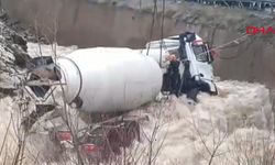 Dereye yuvarlanan beton mikserinin şoförü kayboldu