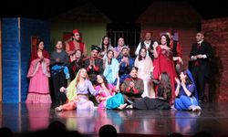 Mersin'de “Şekerpare” adlı tiyatro oyununa büyük alkış