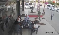 Gökyüzünden gelen sürpriz: Tavuk masaya düştü