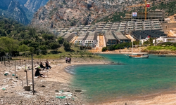 Akdeniz’in incisi Tisan beton ve çöple kuşatıldı