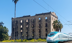 Mersin’de hızlı tren yükselirken, tarih sessizce çöküyor