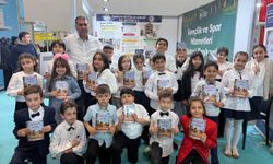İlkokul öğrencileri, hikayelerini depremzedeler için kitaplaştırdı