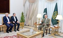 İran Dışişleri Bakanı Arakçi, Pakistan Başbakanı Şerif ile bir araya geldi