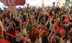 Isparta Belediyesi'nin 23 Nisan etkinliğinde renkli görüntüler
