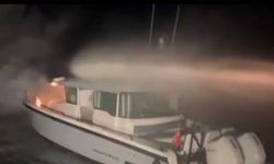 Kadıköy'de teknede çıkan yangın söndürüldü