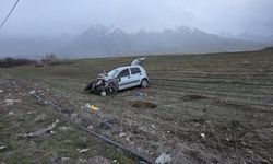 Malatya'da devrilen otomobildeki anne ve 2 çocuğu yaralandı