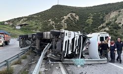 Manisa’da devrilen TIR’ın sürücüsü yaralandı; ulaşımda aksama yaşandı