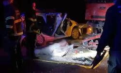 Otomobil ile kamyon çarpıştı: 1 ölü, 4 yaralı