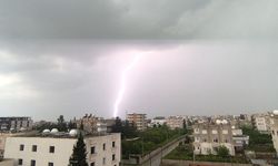 Gökyüzü yıldırım düşmesiyle aydınlandı