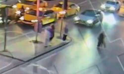 Otomobilin çarptığı direk Mısırlı turistin üzerine devrildi