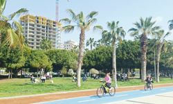 Mersin’de pazar keyfi: güneşli hava sahilleri doldurdu
