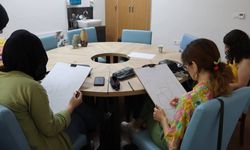 Mersin’de genç eller tuvallerde hayat buluyor