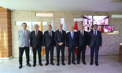 YÖK Başkanı Özvar, İzmir'de Ege Bölgesi'ndeki üniversitelerin rektörleriyle bir araya geldi