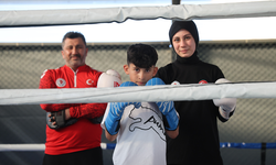 Babasının elinden tutup ringe bıraktığı Azranur, Türkiye'yi temsil edecek