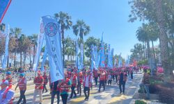 Mersin'de 1 Mayıs Coşkusu Binlerce Kişiyi Buluşturdu