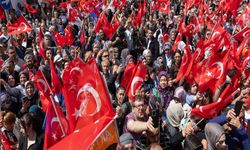 Burcu Köksal AK Parti’ye katıldı, belediyede mehterli karşılama